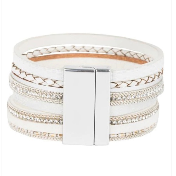 SAACHI Santorini White Pearl Leather Bracelet - Picture 2 of 9